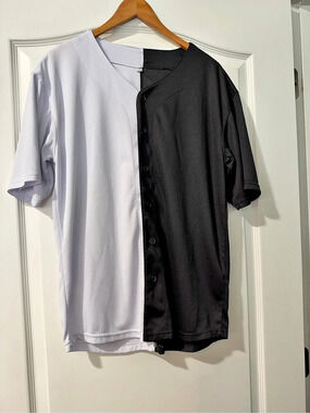 Black & White Color Block Shirt Size Small Unisex